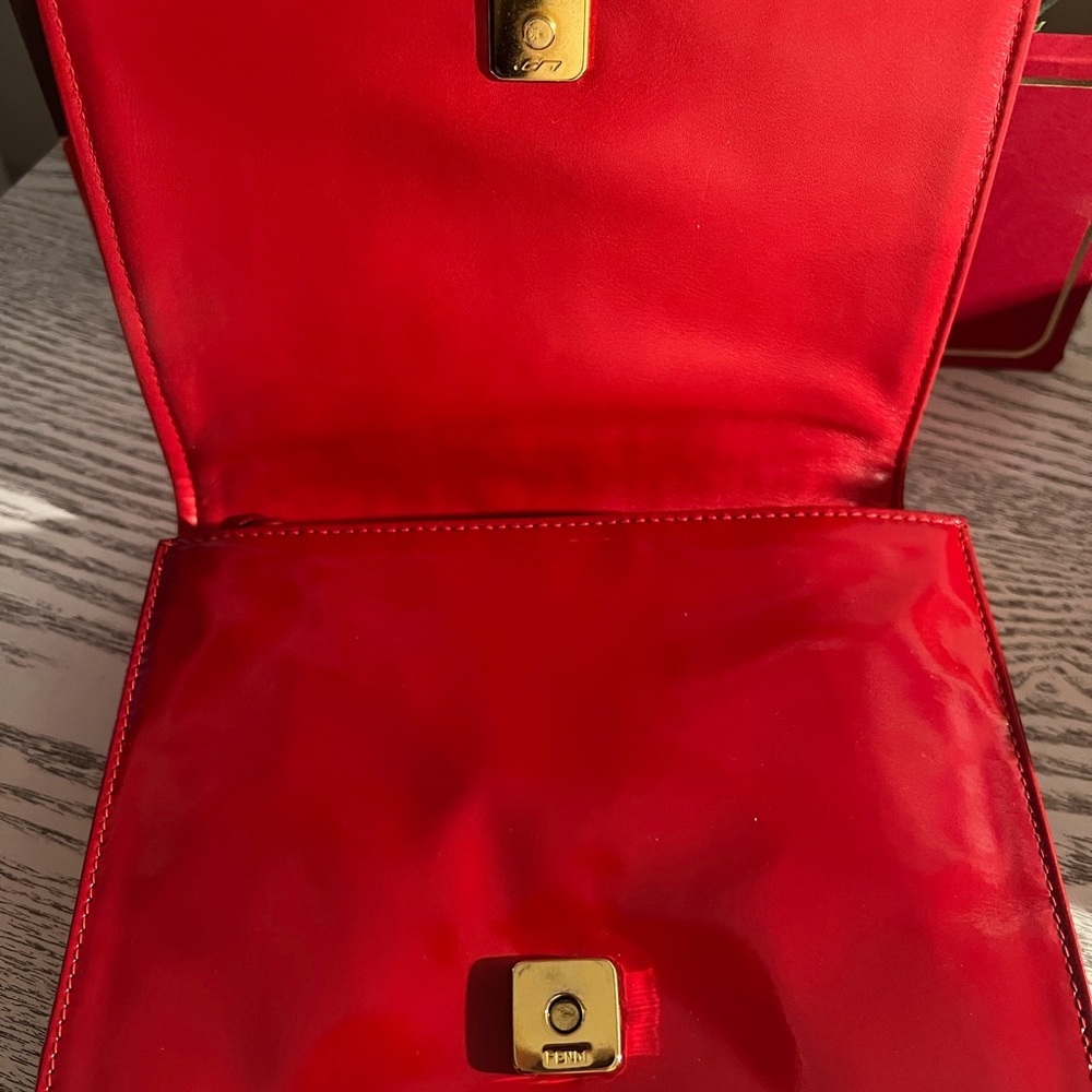 NWOT Fendi Vintage Red Embossed Logo Leather Crossbody Bag w/Cert Card - Picture 3 of 15